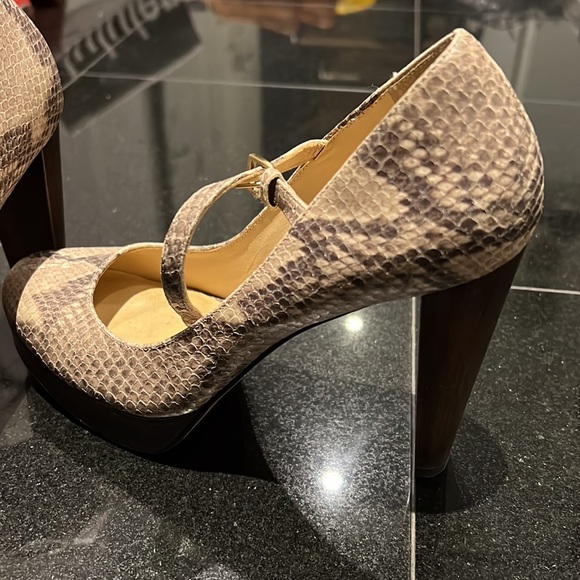 Two-tone snakeskin platform Mary jane heels infused with Nike Air technology! - Picture 2 of 3